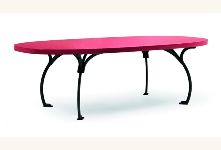 Τραπέζι «Sangirolamo» της Poltrona Frau, με λιτή και απλή γραμμή, ΑΒΑΞ, 210 6236630.