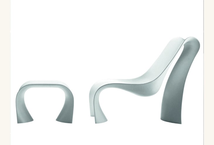 10. Ρευστές φόρμες: Kάθισμα με υποπόδιο «Brasilia» σε ανάγλυφο σχήμα, ZANOTTA SHOP ATHENS