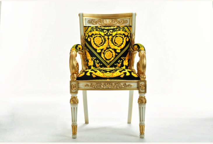 Πολυθρόνα “Vanitas” του οίκου Versace.